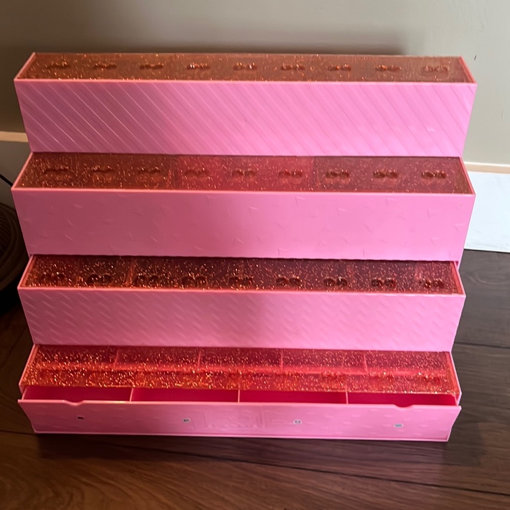 L.O.L Suprise pop up store